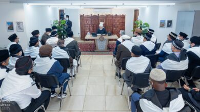 Photo of امیر المومنین حضرت خلیفۃ المسیح الخامس ایّدہ اللہ تعالیٰ بنصرہ العزیز کے ساتھ اراکین نیشنل مجلس عاملہ مجلس انصار اللہ فن لینڈ کی ملاقات