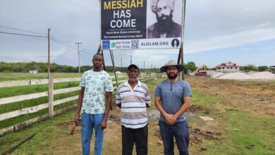 Photo of ’’مسیح موعودؑ آگئے‘‘-گیانا میں جماعت احمدیہ کی طرف سے ایک سائن بورڈ نصب کیا گیا