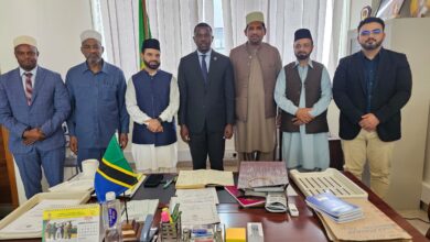 Photo of جماعت احمدیہ تنزانیہ کے ایک وفد کی وفاقی وزیرِ داخلہ سے ملاقات