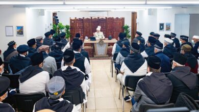 Photo of امیر المومنین حضرت خلیفۃ المسیح الخامس ایّدہ اللہ تعالیٰ بنصرہ العزیز کے ساتھ مجلس انصار اللہ ناروے کے ایک وفدکی ملاقات