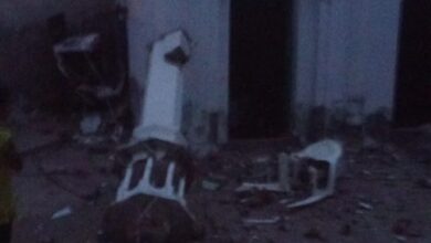 Photo of یوم آذادی پر کرتار پور فیصل آباد میں جماعت احمدیہ کی دو عبادتگاہوں پر شر پسندوں نے حملہ کر کے مینار گرائے۔ ایک عبادتگاہ کو آگ لگا دی۔ موقع پر موجود احمدیوں کو زخمی کردیا۔