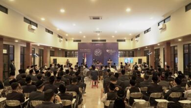 Photo of تقریب تقسیمِ اسناد و تکمیلِ حفظِ قرآن جامعہ احمدیہ انٹرنیشنل انڈونیشیا