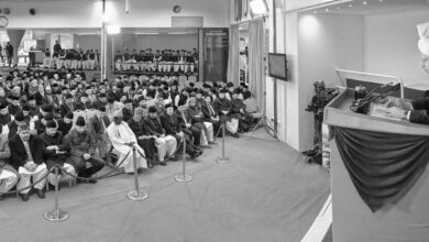 Photo of جامعہ احمدیہ یوکے سے فارغ التحصیل ہونے والی چوتھی اور جامعہ احمدیہ کینیڈا سے فارغ التحصیل ہونے والی چھٹی شاہد کلاس کے طلباء کی تقریب تقسیم اسناد کے موقع پر امیرالمومنین حضرت خلیفۃالمسیح الخامس ایدہ اللہ تعالیٰ کا زرّیں نصائح پر مشتمل نہایت اہم خطاب۔ فرمودہ 16 جنوری 2016ء