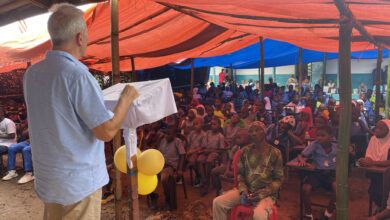 Photo of جرمن سفیر برائے لائبیریا کا مسرور احمدیہ سکول، ٹیآنی کا دورہ