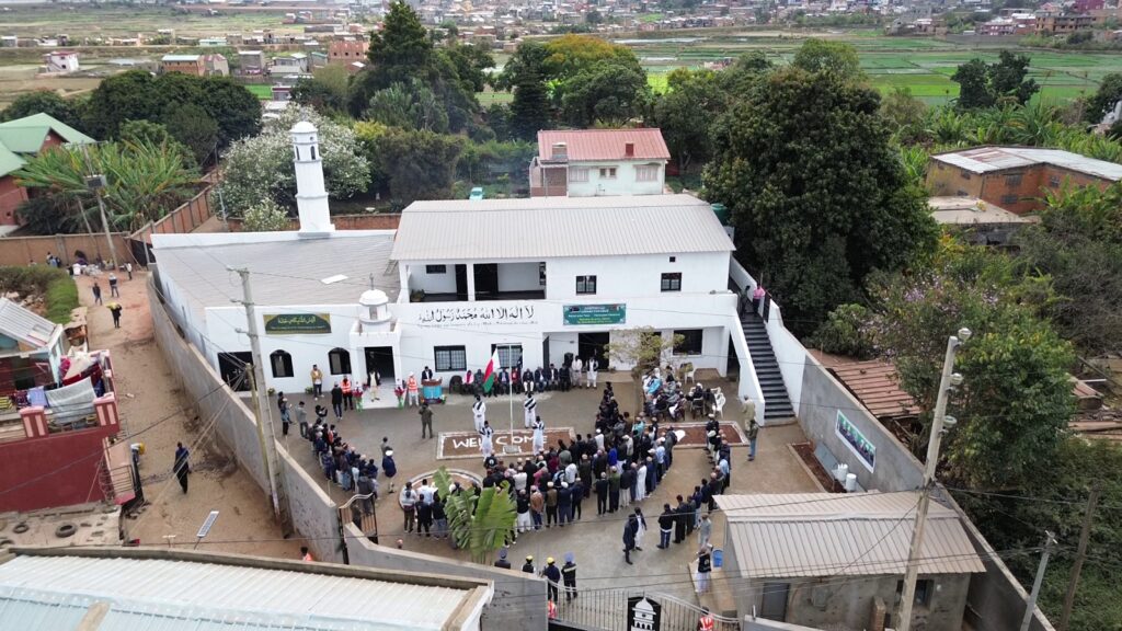 Madagascar Rural Mosques مڈغاسکر میں چھٹی (۶) احمدیہ مسجد کا بابرکت افتتاح - الفَضل انٹرنیشنل
