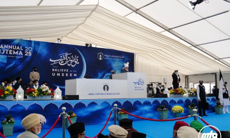 Photo of تازہ ترین:’نحن انصار اللہ‘ کا جو نعرہ لگاتے ہیں وہ حقیقت میں ایسا نعرہ ہو جو حضرت مسیح موعودؑ کے مشن کو پورا کرنے والے لوگوں کا نعرہ ہے (مجلس انصار اللہ برطانیہ کے سالانہ اجتماع ۲۰۲۵ء سے حضور انور ایدہ اللہ تعالیٰ کے پُر معارف اختتامی خطاب کا خلاصہ)