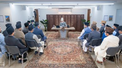 Photo of امیر المومنین حضرت خلیفۃ المسیح الخامس ایّدہ اللہ تعالیٰ بنصرہ العزیز کے ساتھ اساتذہ جامعہ احمدیہ جرمنی کی ملاقات