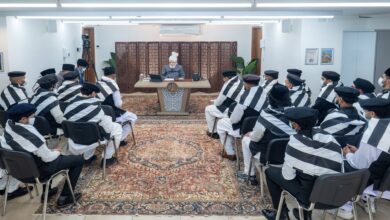 Photo of امیر المومنین حضرت خلیفۃ المسیح الخامس ایّدہ اللہ تعالیٰ بنصرہ العزیز کے ساتھ مجلس خدام الاحمدیہ امریکہ ایسٹ ریجن کے ایک وفد کی ملاقات