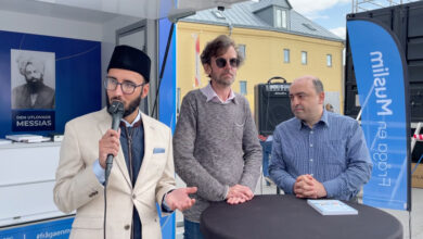 Photo of سویڈن کے شہر Visbyکے سالانہ میلہ میں جماعت کا تبلیغی سٹال