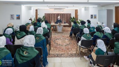 Photo of امیر المومنین حضرت خلیفۃ المسیح الخامس ایّدہ اللہ تعالیٰ بنصرہ العزیز کے ساتھ آئرلینڈ سے تعلق رکھنے والی ناصرات الاحمدیہ اور واقفاتِ نَو کے ایک وفد کی ملاقات