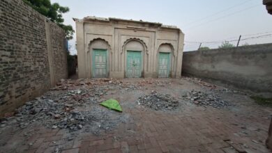 Photo of ۴۵ سال پرانی احمدی عبادت گاہ کے مینار پولیس نے غیر قانونی طور پر مسمار کر دیے