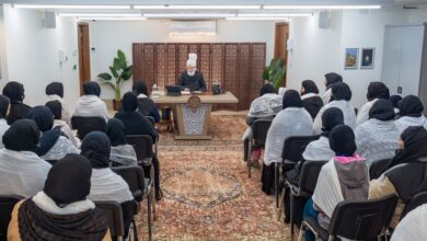 Photo of امیر المومنین حضرت خلیفۃ المسیح الخامس ایّدہ اللہ تعالیٰ بنصرہ العزیز کے ساتھ جرمنی کے ریجنNordrheinسے تعلق رکھنے والی لجنہ اماء الله اور ناصرات الاحمدیہ کے ایک وفد کی ملاقات