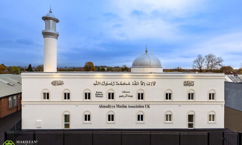 Photo of تازہ ترین: اللہ تعالیٰ اس مسجد کو رواداری، محبت ہم آہنگی کا مرکز بنا دے۔ (خلاصہ خطاب حضورِ انور برموقع افتتاح مسجد بیت الرحیم کارڈف)