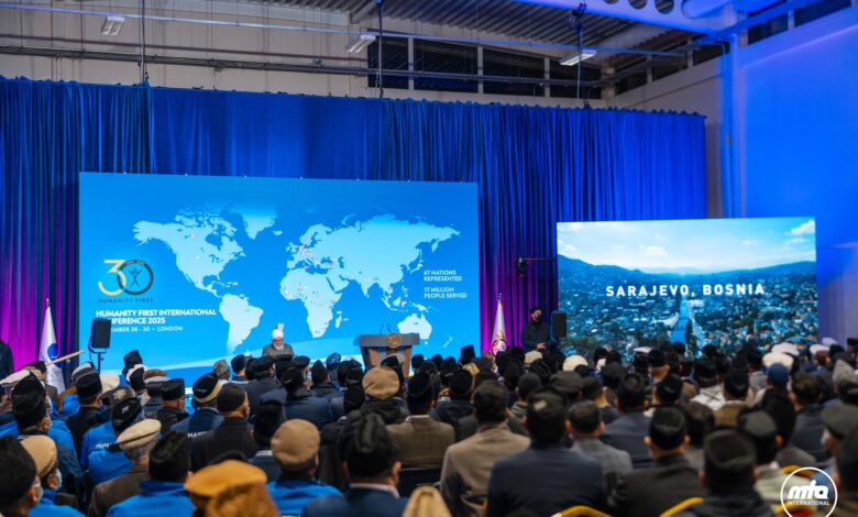 Photo of تازہ ترین:آپ کا ہدف یہ ہونا چاہیے کہ ہم نے انسانیت کی خدمت میں برق رفتاری سے آگے بڑھنا ہے (حضورِ انورایدہ اللہ تعالیٰ کا ہیومینٹی فرسٹ انٹرنیشنل کی کانفرنس سے خطاب کا خلاصہ)